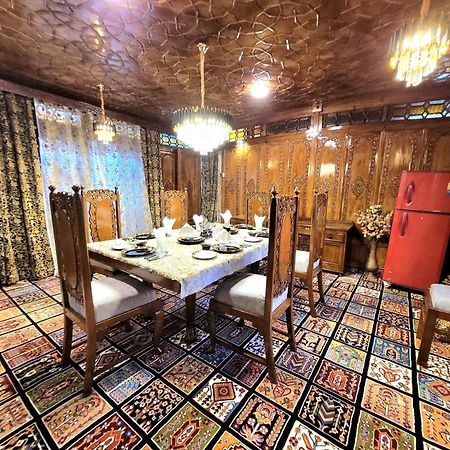 Aziz Palace Group Of Houseboats Srīnagar Extérieur photo