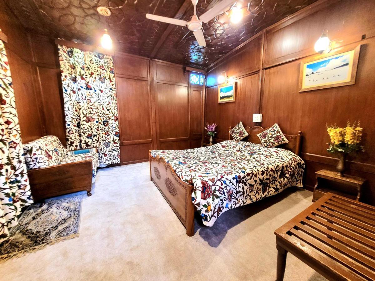 Aziz Palace Group Of Houseboats Srīnagar Extérieur photo
