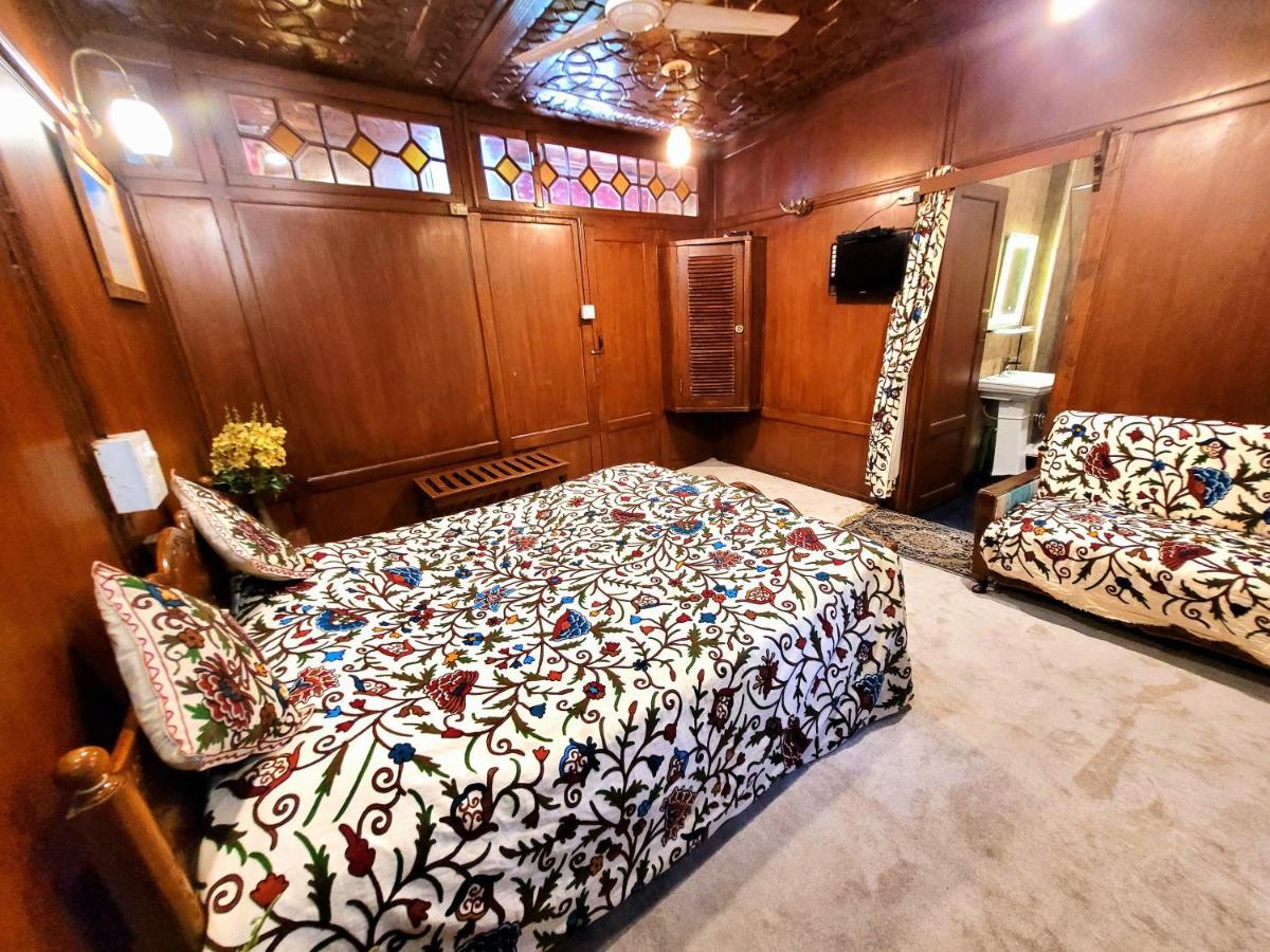 Aziz Palace Group Of Houseboats Srīnagar Extérieur photo