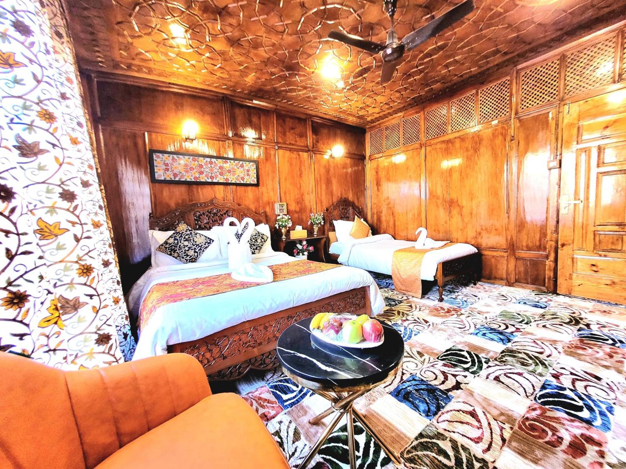 Aziz Palace Group Of Houseboats Srīnagar Extérieur photo