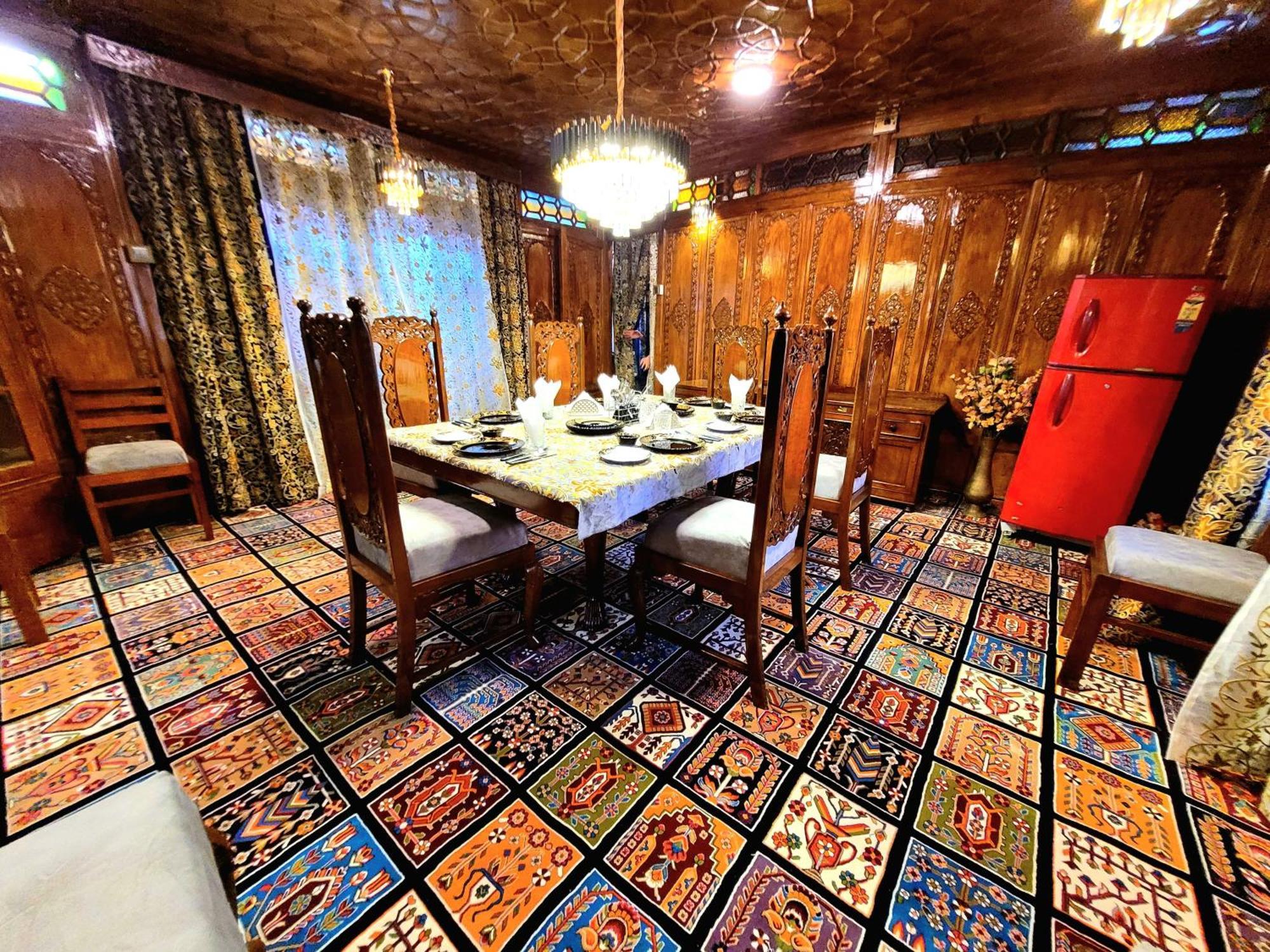 Aziz Palace Group Of Houseboats Srīnagar Extérieur photo