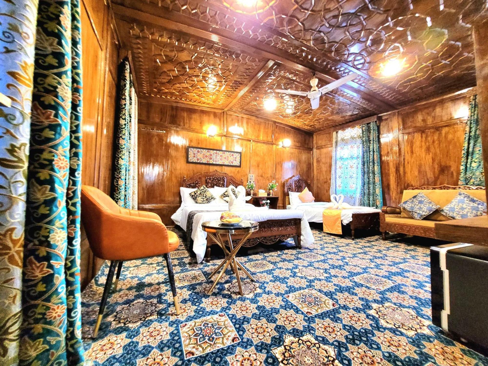 Aziz Palace Group Of Houseboats Srīnagar Extérieur photo