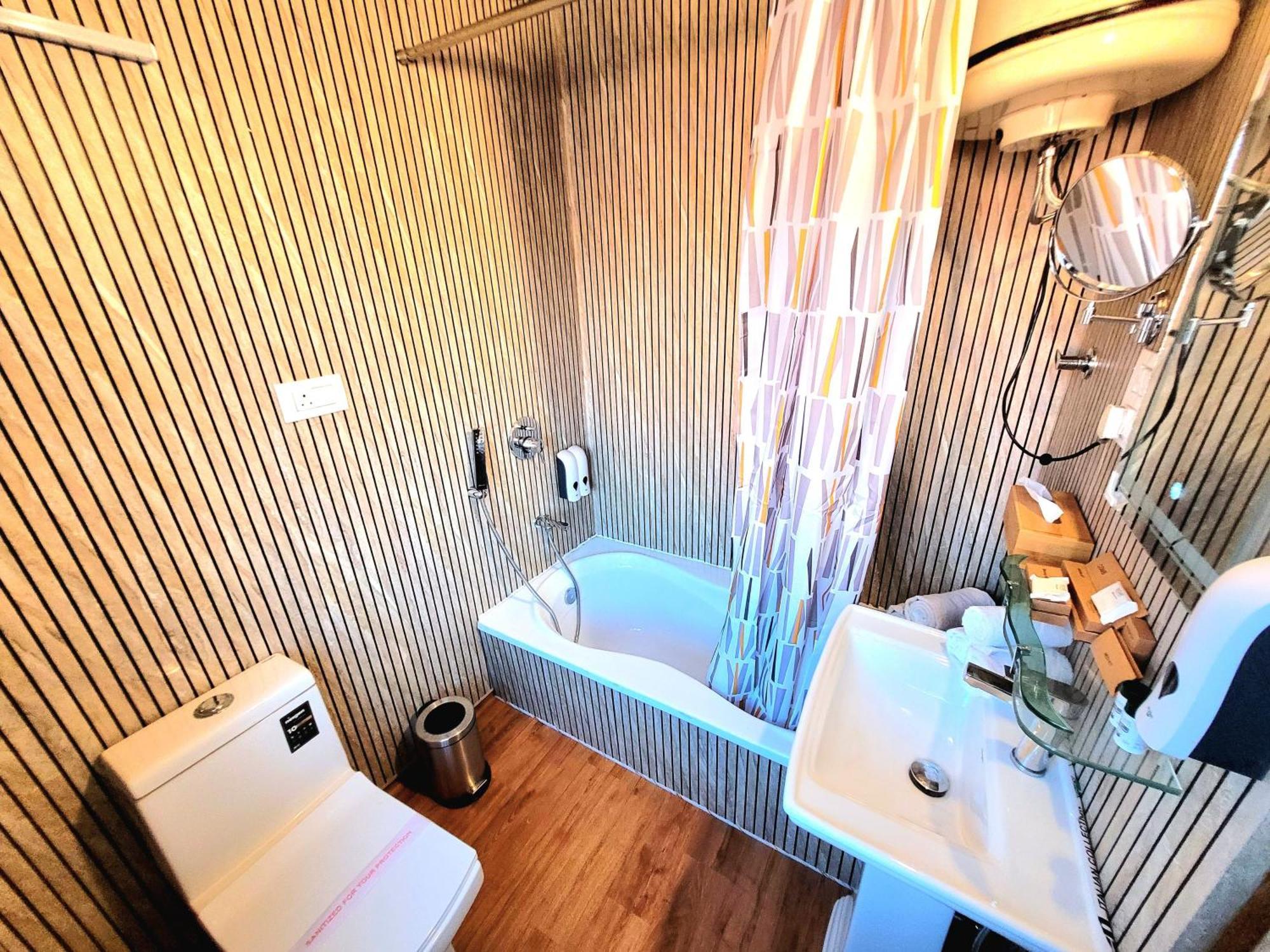 Aziz Palace Group Of Houseboats Srīnagar Extérieur photo