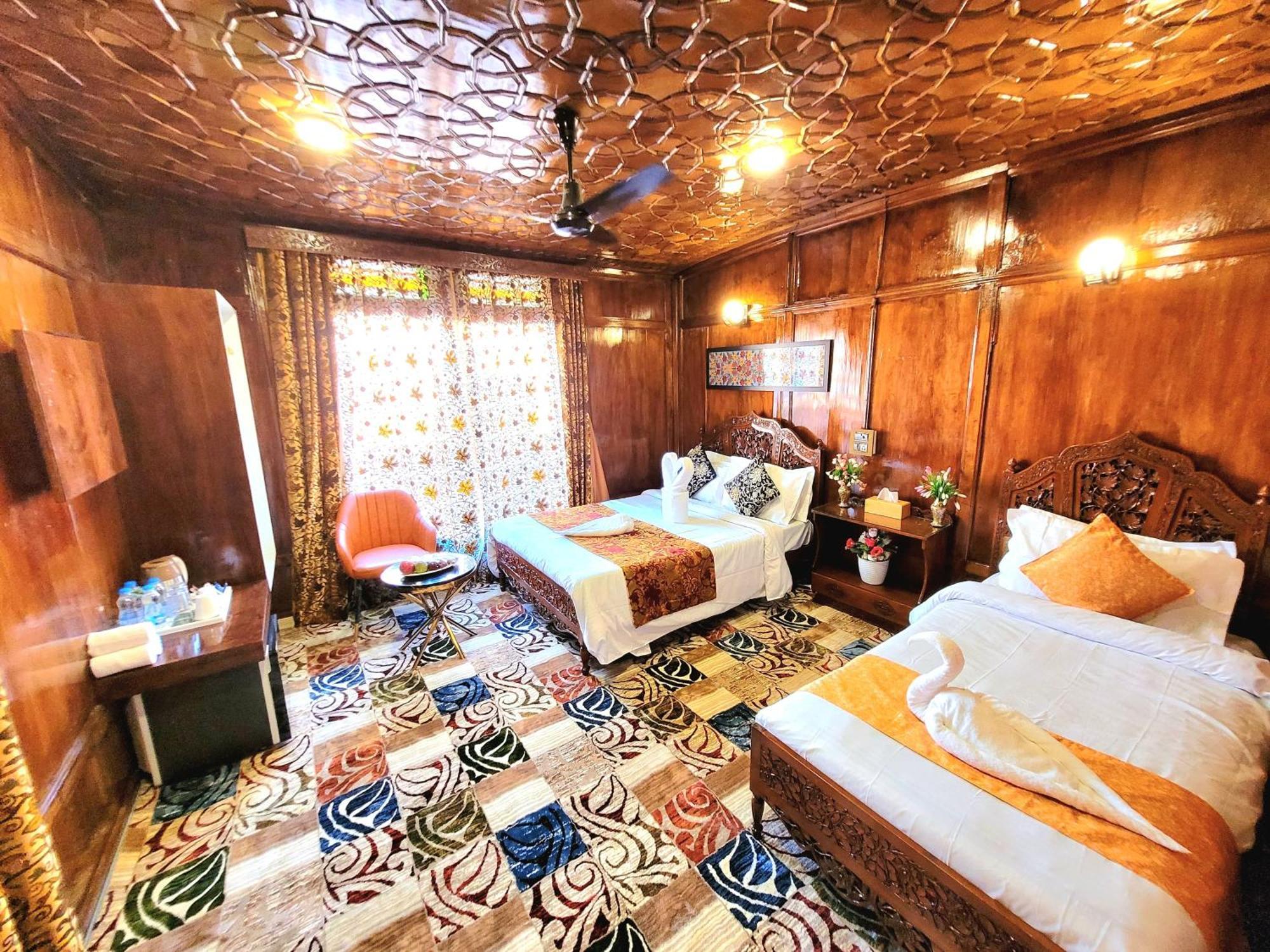 Aziz Palace Group Of Houseboats Srīnagar Extérieur photo