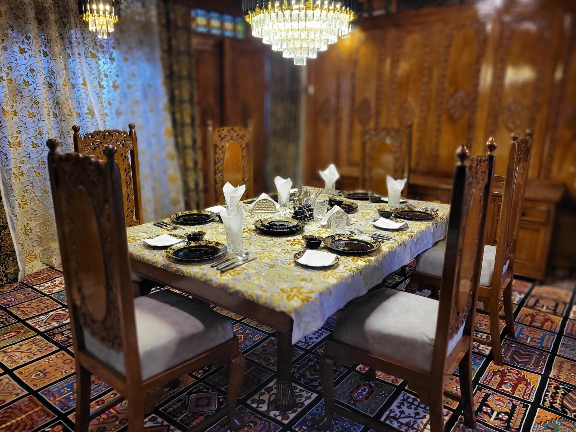 Aziz Palace Group Of Houseboats Srīnagar Extérieur photo