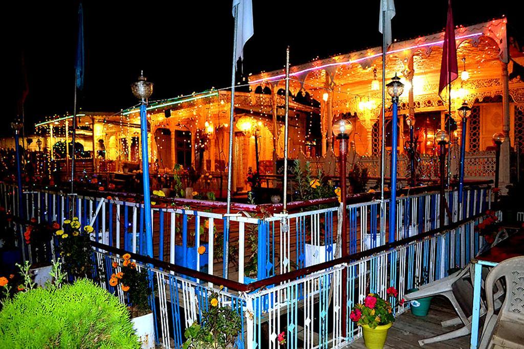 Aziz Palace Group Of Houseboats Srīnagar Extérieur photo