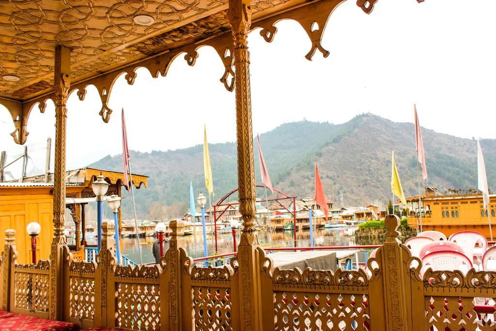 Aziz Palace Group Of Houseboats Srīnagar Extérieur photo