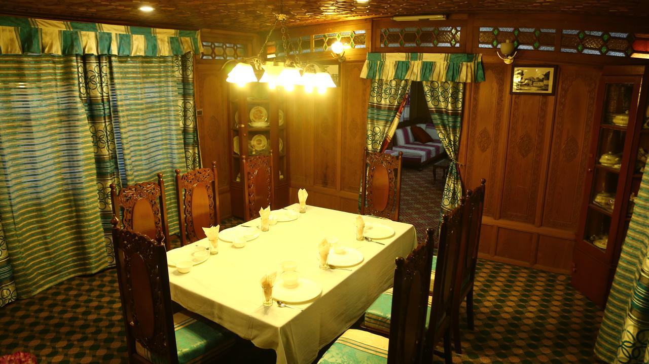 Aziz Palace Group Of Houseboats Srīnagar Extérieur photo